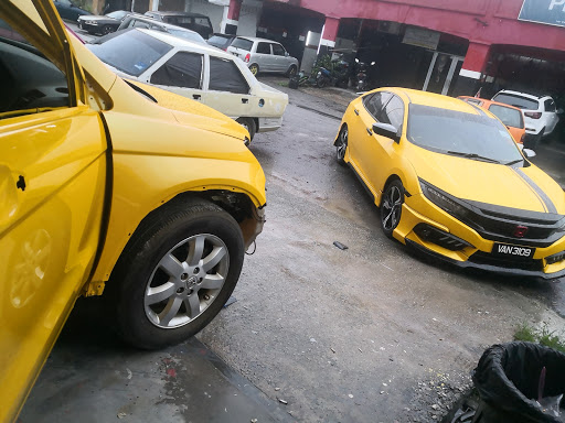 Kedai cat kereta and ketuk body