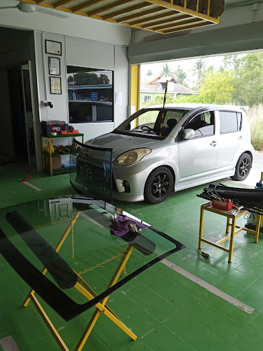 Dr Cermin Paka, Dungun - 车镜e生 Windscreen Replacement | Windscreen Repair