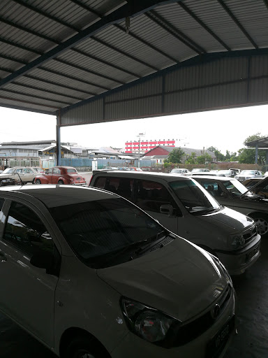 Ah Kaw Membaiki Kereta-Kereta & Motor