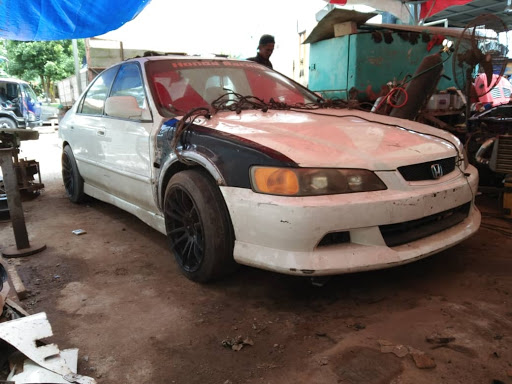 Piee Service Centre Enterprise ( Bengkel Lori, kereta dan Bas,Bucket lori , cat Spray kereta, lori)